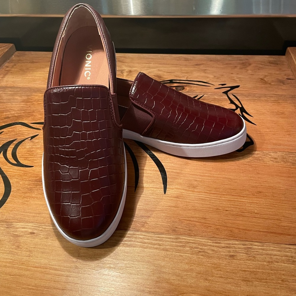 Vionic Demetra shoes